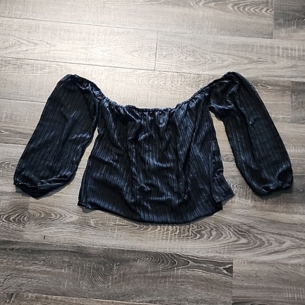 ☀️MINKPINK flowy off-the-shoulder Top☀️